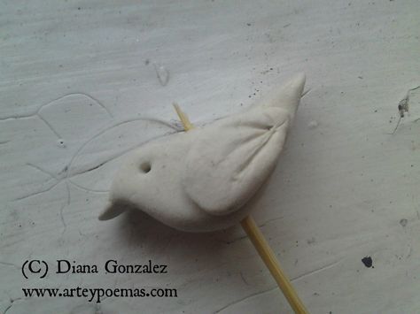 Easy Clay Ideas, Ceramic Board, Clay Birds, Clay Bird, Diy Air Dry Clay, Air Dry Clay Projects, Bird Beads, Clay Crafts Air Dry, How To Make Clay