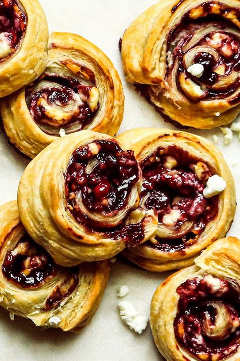 Fig And Goat Cheese Puff Pastry Roll, Blackberry Goat Cheese Twist, Blackberry Goat Cheese Puff Pastry, Luxury Finger Food, Fancy Fall Appetizers, Persian Appetizers For Party, Puff Pastry Savory Recipes, Easy Fancy Appetizers, Book Club Appetizers