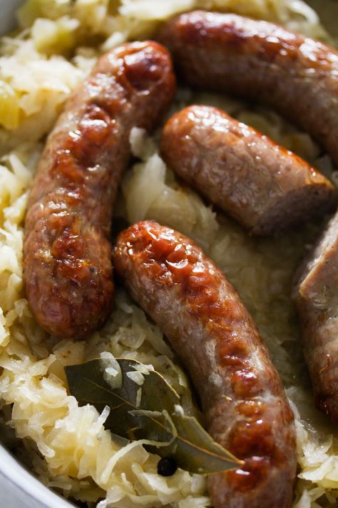 Brats In The Oven, Bratwurst Oven, Baked Bratwurst, Brats And Sauerkraut, Bake Sausage In Oven, How To Cook Bratwurst, How To Cook Brats, Brats Recipes, Bratwurst Recipes