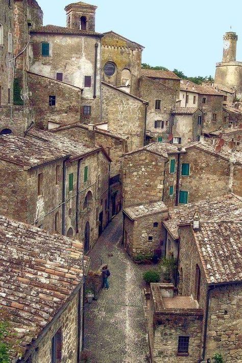 Sorano, Italy Pretty Architecture, Vila Medieval, Medieval Buildings, Nyc Lifestyle, Abstract City, Twelfth Night, City Painting, Beautiful Castles, Medieval Town