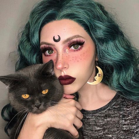 Dark Teal Hair, Witchy Makeup, Epic Ink Liner, Halloween Makeup Witch, Halloweenský Makeup, Witch Makeup, Halloween Makeup Inspiration, Halloween Makeup Easy, Halloween Costumes Makeup