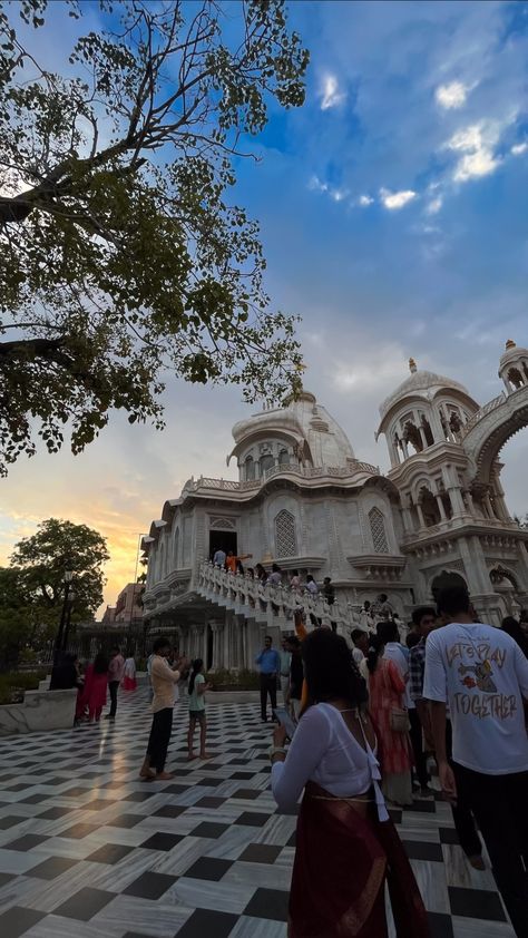 Iskcon temple 🛕 Iskcon Temple Vrindavan, Iskon Temple Vrindavan, Vrindavan Temple, Vrindavan Photography, Boarders Designs, Vrindavan Photography Pictures, Deep Wallpaper, Iskcon Temple, Boarders Designs For Projects