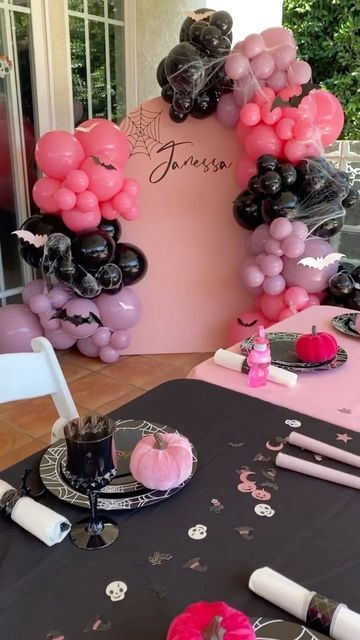 Girly Halloween Balloon Garland, Purple Halloween Balloon Garland, Spooky One Balloon Arch, Pink Halloween Backdrop, Pink Halloween Balloon Arch, Black And Pink Halloween Party, Cute Halloween Balloon Garland, Spooky One First Birthday Centerpieces, Pink Halloween Balloon Garland