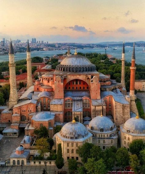 Turkey Cities, Aya Sofia, Hagia Sophia Istanbul, Turkey Painting, Istanbul Turkey Photography, Byzantine Architecture, Istanbul City, Building Painting, Mosque Architecture