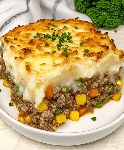 Easy Shepherd’s Pie Recipe Alton Brown Shepherds Pie, Sheppards Pie Recipe, Easy Shepherds Pie, Buttery Mashed Potatoes, Healthy Casserole Recipes, Instant Mashed Potatoes, Instant Potatoes, Shepherds Pie Recipe, Alton Brown