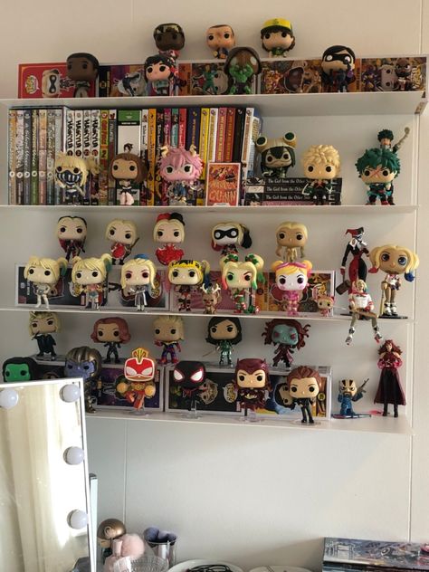 Funko Pop Display Ideas Shelves, Funko Shelf, Collectors Room Ideas, Funko Display Ideas, Funko Pop Display Ideas, Funko Pop Shelves, Comic Room, Marvel Room, Funko Pop Display