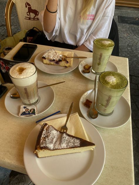 Pari Core, Coffee Date Aesthetic, Coffee Dates Aesthetic, Matcha Date, Cafe Coffee Day, Brunch Aesthetic, Matcha Cafe, Romanticized Life, Cafe Hopping