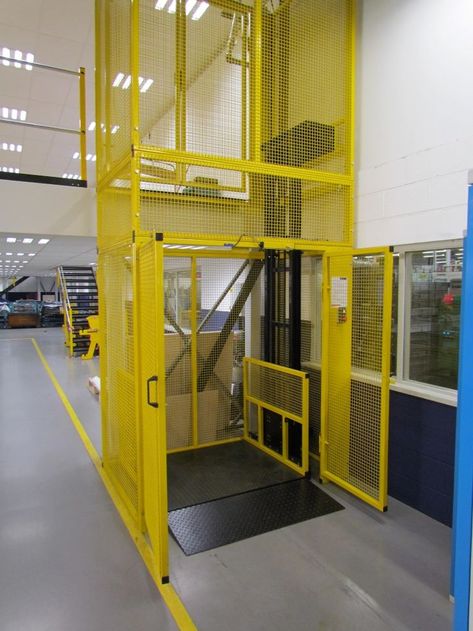 #warehousegoodslift #goodslift #warehousecargolift #mezzaninelift 4 post hydraulic cargo lift with mesh enclosure, Please contact sales@nosteclift.com for inquiry. #nosteclift #smallcargolift #floorlift #materiallift #warehouselift #palletlift #liftplatform #wallmountedlift #verticalliftplatform #hydrauliclift Scaffolding Design, Warehouse Architecture, Hangar Design, House Lift, Elevator Interior, Factory Architecture, Warehouse Design, Lift Design, Industrial Buildings