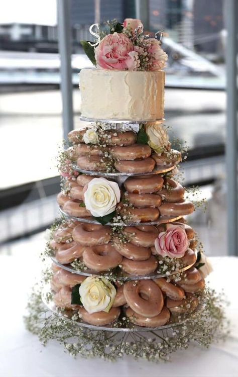 rustic wedding donuts cake / http://www.himisspuff.com/wedding-donuts-displays-ideas/5/ Krispy Kreme Wedding Cake, Krispy Kreme Wedding, Donut Wedding Cake, Donut Tower, Donut Display, Wedding Donuts, Wedding Cake Alternatives, Krispy Kreme, Bridal Brunch