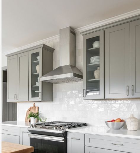 Kitchen Backsplash Ideas Light Grey Cabinets, Grey Cabinet Backsplash, Square Tile Backsplash Kitchen, Backsplash With Grey Cabinets, Light Grey Shaker Kitchen, Square Tile Backsplash, Light Gray Kitchen, Gray Kitchen Backsplash, Grey Kitchen Tiles