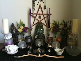 Pagan Altar Inspiration, Lego Helmet, Spiritual Relationships, Hecate Altar, Ostara Altar, Altar Inspiration, Sacred Space Altar, Altar Space, Witch Room