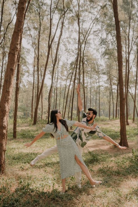 Prewedding Poses Outdoor, Pre Wedding Shoot Dress Ideas, Couple Prewedding Photography, Prewedding Photography Beach, Prewedding Outfit Ideas, Bride Collection, Prewedding Shoot, Pre Wedding Photoshoot Outfit, Engagement Photography Poses