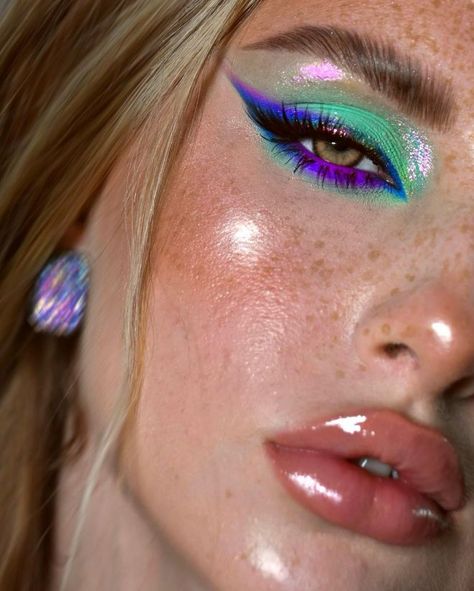 Crazy Eyeshadow Looks, Eyeshadow Palette Looks, Inspired Makeup Looks, Crazy Eyeshadow, Colourful Eyeshadow, Punk Makeup, Rave Makeup, Green Makeup, Dope Makeup