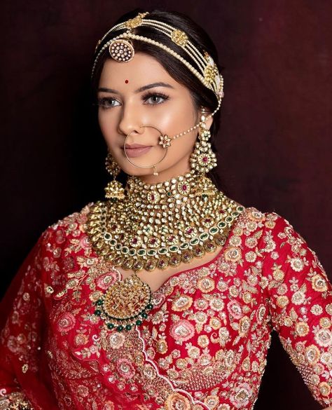 5+ Places To Buy Stunning Bridal Jewellery From Delhi! - SetMyWed Rajasthani Jwellary Design, North Indian Bride Hairstyle, Rajwadi Bridal Jewellery, Rajwadi Bridal Look, Rajasthani Bride Jewellery, Jodha Look, Rajasthani Jwellary, Jodha Nath Design Gold, Jewelry For Lehenga