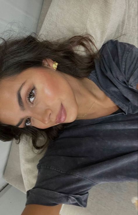 Fav Beauty Products, Natural Brunette Makeup, Kika Gomes Outfits, Baddie Makeup Natural, Aesthetic 2024, Smink Inspiration, Rich Girl Aesthetic, Designer Name, Clean Makeup