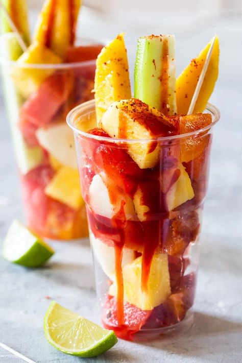 Mexican Fruit Cups, Mexican Fruit, Mexican Party Food, Mexican Treats, Fruit Cup, Mexican Snacks, Mexican Street Food, Mexican Dessert Recipes, Mexican Dessert