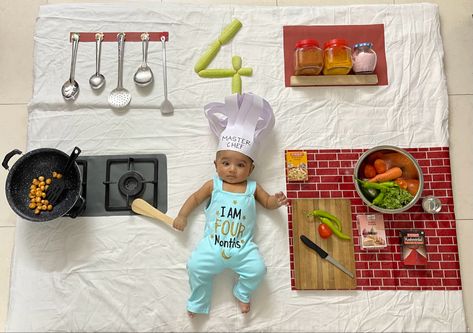 Babyshoot, little chef, 4months Baby Chef Photo, Chef Photoshoot, Baby Neck Float, Diy Maternity Photos, Baby Photoshoot Ideas, Baby Chef, 4 Month Baby, Newborn Baby Photoshoot, Baby Boy Photography