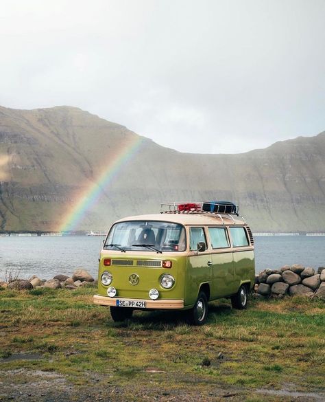 Vintage Vw Camper, Volkswagen Van, Vintage Vw Bus, Perfect Road Trip, Hippie Van, Best Cars, Vintage Vw, Volkswagen Bus, Road Trip Fun