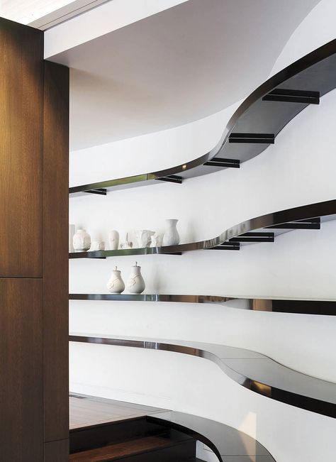 Curved Bookshelf, Avant Garde Interior Design, Curved House, Build Shelves, Modern Hall, Curved Wall, Cat Wall Furniture, Floor Heating Systems, Wall Furniture