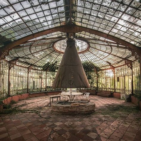 Former greenhouse somewhere in France.  Photo by: @alexandre.katuszynski Royal Greenhouse, Urbex France, Conservatory Greenhouse, Abandoned Mansion, Abandoned Buildings, Art Color, Abandoned Houses, Architecture Fashion, Glass House