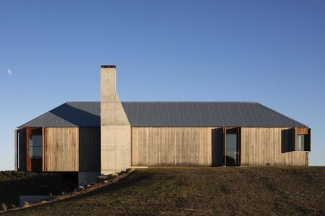 Bass Coast Farmhouse by John Wardle Architects Hunter Journal, John Wardle, One Storey House, Mansard Roof, Waiheke Island, Shutters Exterior, Victoria Australia, The Ranch, Large Windows