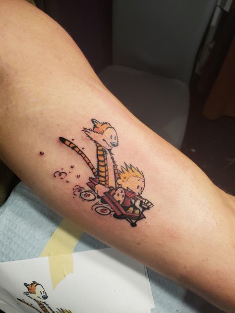 Calvin And Hobbes Tattoo, Fallout Tattoo, Calvin Und Hobbes, Artsy Tattoos, Bill Watterson, Stars Tattoo, Trending Tattoos, Arm Tats, American Comic