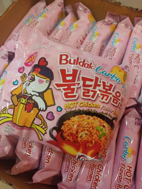 Samyang Noodles, Pink Chips, Buldak Ramen, Ramen Flavors, Spicy Ramen, Korean Snacks, Food Babe, Cute Snacks, Spicy Food