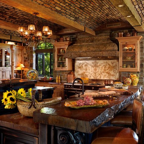 Rustic Tuscan Kitchen...what a unique countertop, love it, looks like carved out of real tree -Mari Mediterranean Kitchens, Style Toscan, Mediterranean Kitchen Design, Interior Design Per La Casa, Mediterranean Kitchen, Tuscan Design, Tuscan Kitchen, Rustic Italian, Mediterranean Home Decor