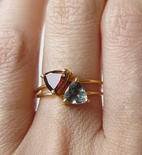 Red Tourmaline, Vintage Engagement Rings Unique, Triangle Ring, Gold Rings Fashion, Gold Ring Designs, Gold Earrings Designs, Emerald Engagement Ring, Gold Jewellery Design, Gold Jewelry Fashion