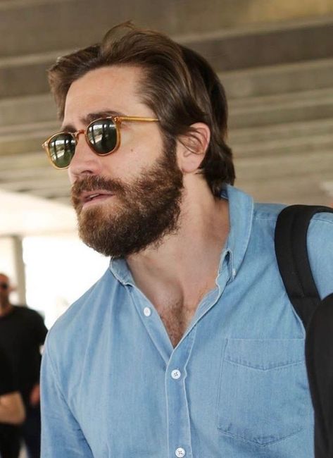 Jake Gyllenhaal Beard, Jake G, Maggie Gyllenhaal, Garrett Leight, Bearded Man, نظارات شمسية, Beard Styles For Men, Tilda Swinton, Wearing Sunglasses