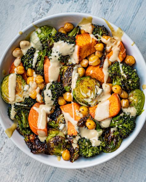 Veggie Roast, Maple Dressing, Roasted Chickpea, Veg Food, Healthy Bowls, Veggie Bowl, Vegan Meals, Bowls Recipe, Vegan Dinners