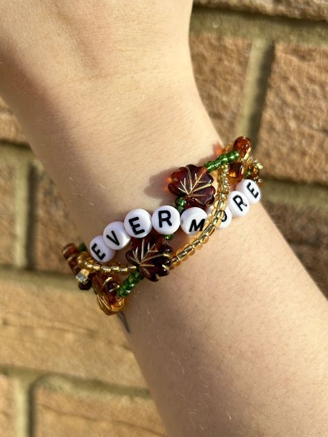 Taylor Swift bracelets Eras Your Bracelet, Eras Your Bracelet Ideas, Unhinged Taylor Swift Bracelets, Evermore Friendship Bracelet, Evermore Bracelet, Eras Tour Birthday Party, Bracelet Taylor Swift, Eras Bracelets, Music Bracelet