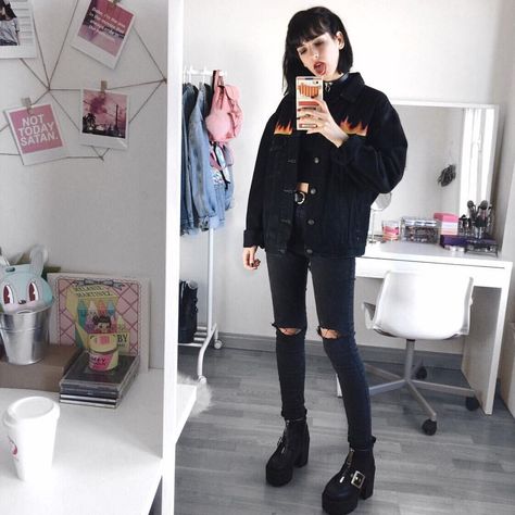 Edgy Fashion Grunge, Moda Ulzzang, Chica Dark, Hipster Girl, Estilo Hipster, Grunge Chic, Look Grunge, Fashion Goals, K Fashion