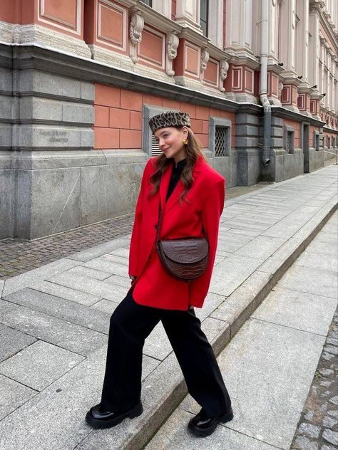 Red Coat Outfit Winter, Red Blazer Outfit, Woman In Suit, European Outfit, Winter Fashion Outfits Casual, Weird Fashion, Red Blazer, Red Coat, Winter Outfits For Work