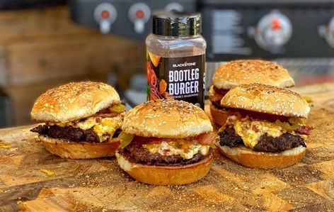 Jalapeno Popper Smash Burger – Blackstone Products Jalapeno Popper Smash Burger, Griddle Meals, Whiskey Burger, Outdoor Griddle Recipes, Smash Burger Recipe, Bacon Jalapeno Poppers, Colorado Food, Smash Burgers, Burger Seasoning