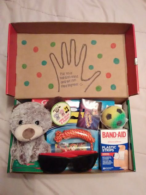 Shoebox Donation Ideas, Christmas Shoe Box Ideas Kids, Hope Box Ideas, All About Me Shoebox Project, Shoebox Aesthetic, Occ Boxes Ideas, Operation Shoebox Ideas, Occ Shoebox Ideas Diy, Christmas Shoebox Ideas Samaritan's Purse