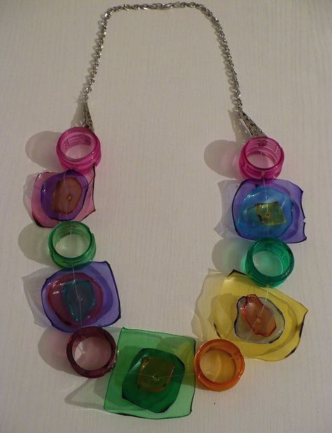 Plastik Recycling, Plastic Bottle Art, Diy Plastic Bottle, Diy Jewelry Inspiration, Bottle Jewelry, Plastic Art, Plastic Bottle Crafts, Pet Art, Recycled Projects