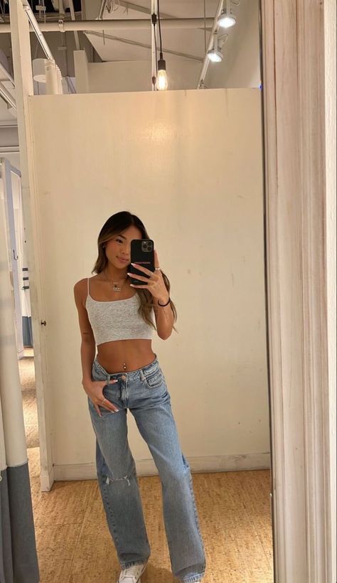 Gray Halter Top Outfit, Garage Clothing Store Outfits, Workout Outfits Women Athletic Wear, Basic Summer Outfits, Jeans And A Nice Top, Athletic Wear Womens, Simple Fits, Fashionista Clothes, Cute Everyday Outfits