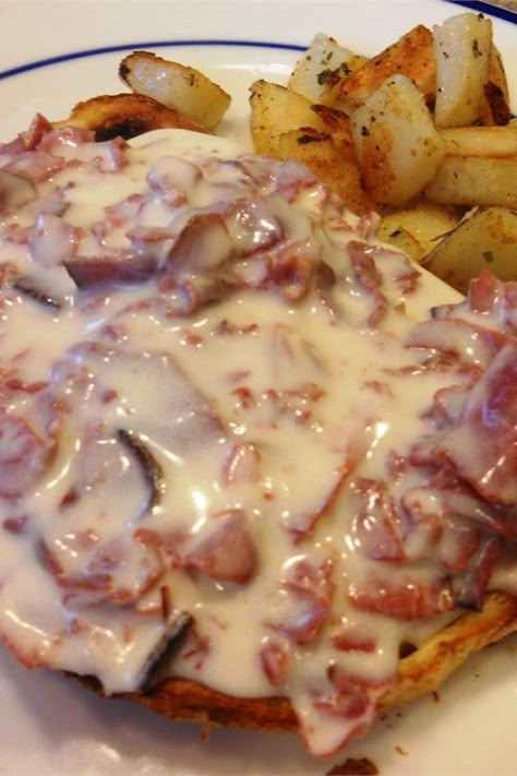 Cream Chipped Beef Recipe, Creamed Chipped Beef On Toast, Chipped Beef On Toast, Deli Style Roast Beef, Beef On Toast, Creamed Chipped Beef, Creamed Beef, Dried Beef, Chipped Beef