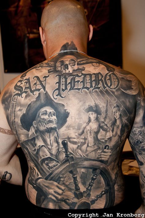 Copenhagen Inkfestival 2012. Full backpiece tattoo with pirate theme in black and grey. Tattoo On Back Shoulder, Pirate Tattoo Sleeve, Pirate Tattoos, Pirate Skull Tattoos, Backpiece Tattoo, Tattoo On Back, Pirate Tattoo, Light Tattoo, Wicked Tattoos