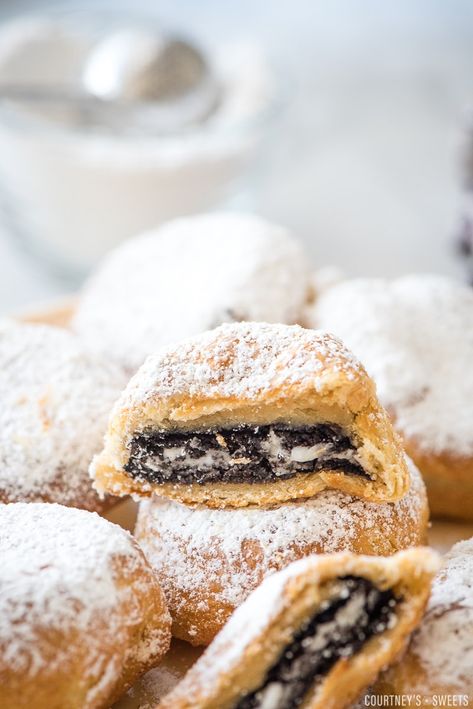 Super simple air fryer dessert recipe, Air Fryer Oreos are a fun treat you may have had at the carnival, well now you can make it at home without the oil! air fryer oreos with crescents dough #airfrying #airfryer #airfryerrecipes #desserts #oreos #cookies #friedoreos #veganrecipes #vegandesserts Simple Thanksgiving Dinner, Air Fryer Dessert Recipes, Air Fryer Desserts, Air Fryer Dessert, Two Ingredient Desserts, Thanksgiving Main Dish, Air Fryer Recipes Dessert, Fried Oreos, Beautiful Dawn