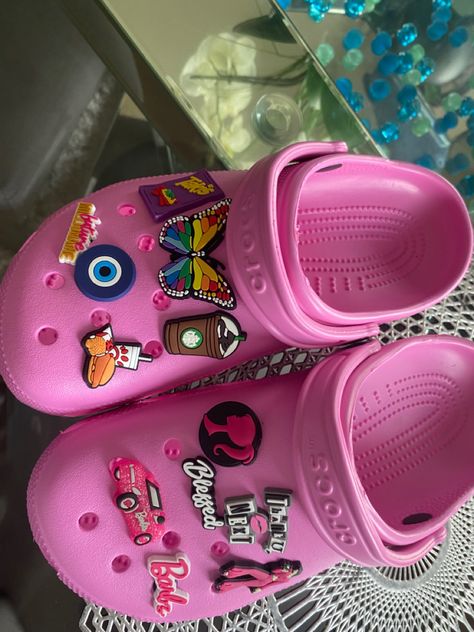 Taffy Pink Crocs, Croc Ideas, Crocs Outfit, Trendy Slippers, Pink Crocs, Crocs Fashion, Birthday List, Crocs Shoes, Shoe Game