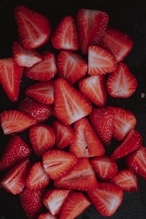 Iphone11 Pro, Fruit Wallpaper, Fruit Photography, Food Wallpaper, Summer Wallpaper, Jolie Photo, Fruit And Veg, Red Aesthetic, Fruits And Veggies