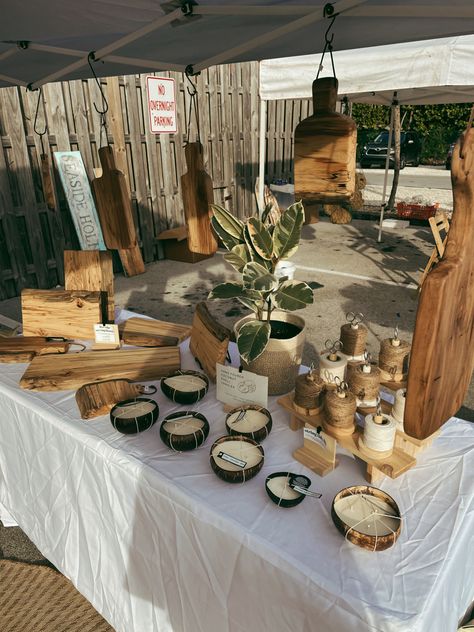 Farmers Market Woodworking, Crafts To Sell At Farmers Market, Farmers Market Crafts To Sell, Farmers Market Set Up, Farmers Market Table Display, Craft Stand, Farmers Market Stand, Wood Working Projects, Craft Market Display