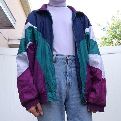 Windbreaker Outfit Ideas, Vintage Windbreaker Outfit, 80s Aesthetic Outfits, Retro Outfits 90s, Winter Fashion For Women, Nyc Fashion Winter, 80s Inspired Outfits, Windbreaker Outfit, Colorful Jacket