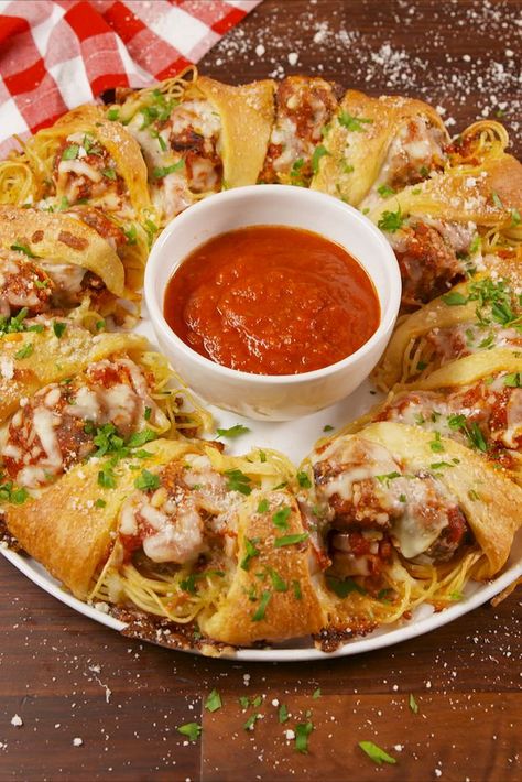 Using Crescent Rolls, Easy Crescent Roll Recipes, Making Meatballs, Crescent Roll Appetizers, Easy Crescent Rolls, Cheesy Spaghetti, Crescent Recipes, Full Recipes, Ground Beef Dishes