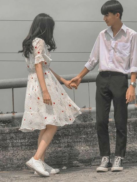 Korean Couple Photoshoot, Cute Couple Dp, Cute Couple Outfits, Couple Picture Poses, Love Couple Photo, Cute Couple Poses, Photo Poses For Couples, Cute Couples Photos, Cute Couple Selfies