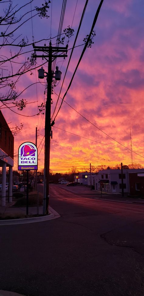 ITAP of the sunrise and a taco bell sign Taco Bell Sign, Taco Bell Wallpaper, Taco Bell Aesthetic, Bell Wallpaper, Photo Collage Wall, Camera Composition, Composition Photoshop, Bedroom Wall Collage, Spongebob Wallpaper