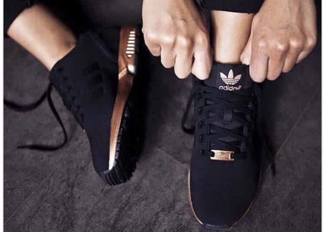 Black and Gold Nike Shoes Girls Swag Black And Gold Sneakers, Rose Gold Shoes, Nike Running Shoes Women, Black And Rose Gold, Gold Adidas, Adidas Zx Flux, Basket Noir, Gold Sneakers, Baskets Adidas