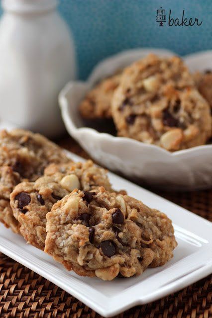 Chocolate Chip Cookies With Coconut, Cookies With Coconut, Macadamia Cookies, Macadamia Nut Cookies, Peanut Butter Pretzel, Macadamia Nut, Coconut Cookies, Pudding Desserts, Eat Dessert